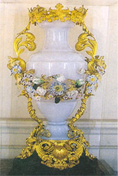 Porcelain Flower vase - Hazarduari Museum